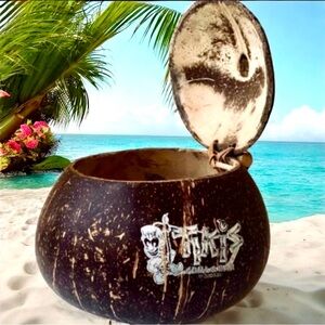 Tiki's Grill & Bar Waikiki Hawaii Coconut Flip Top Drink Holder Island